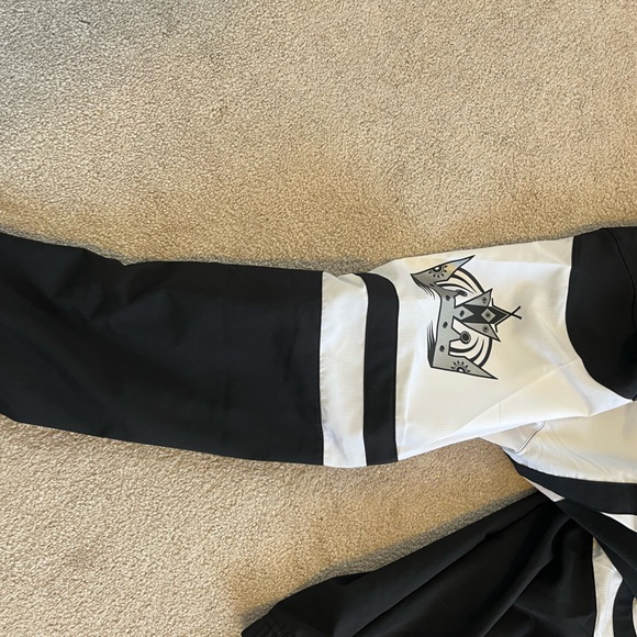 LA Kings Jacket - Picture 5 of 6